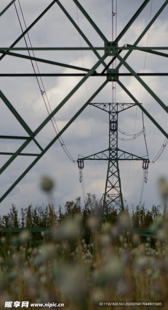高压电塔