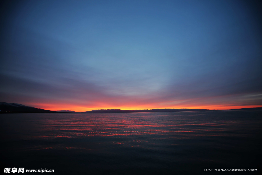 青海湖日出