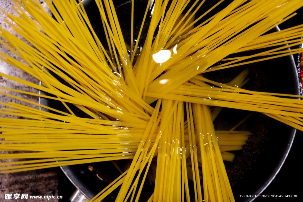 面条 米粉 美食