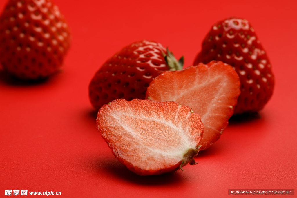 草莓新鲜水果夏季背景素材