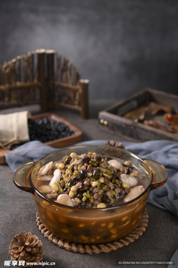 八宝粥菌类美食食材背景素材