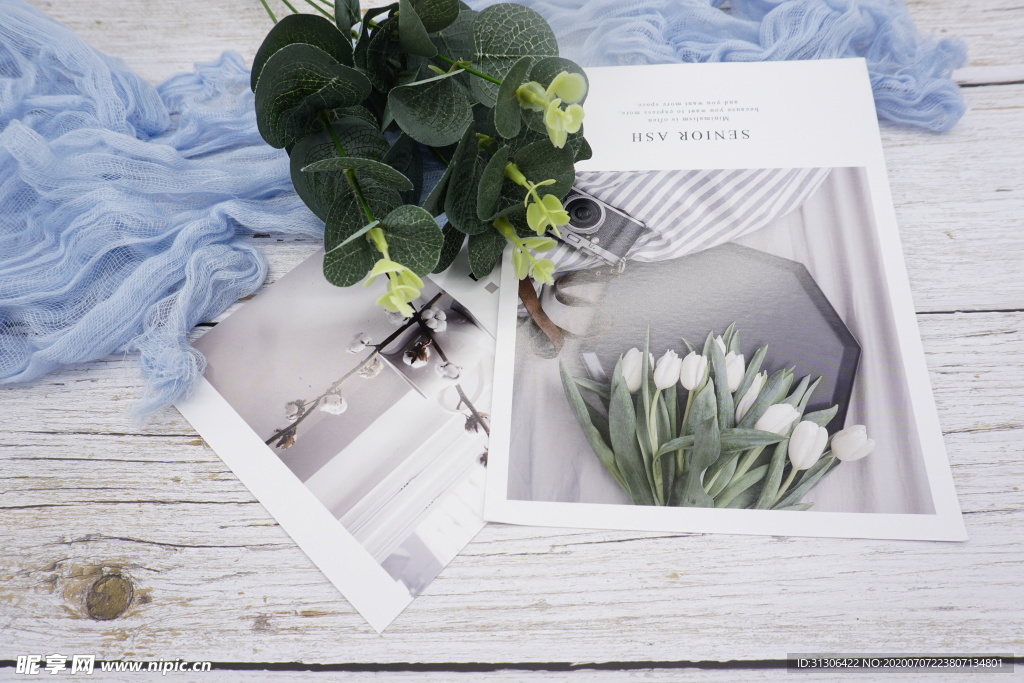 木纹桌面明信片实物拍摄