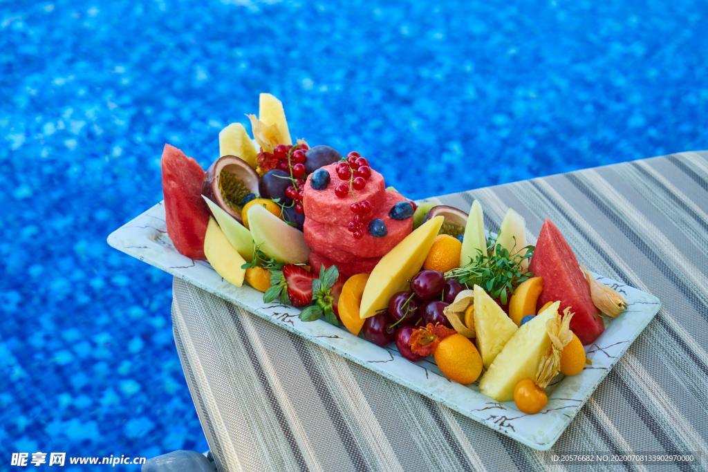 盘子里的水果片