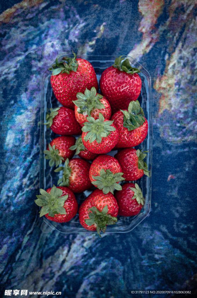 一盒草莓