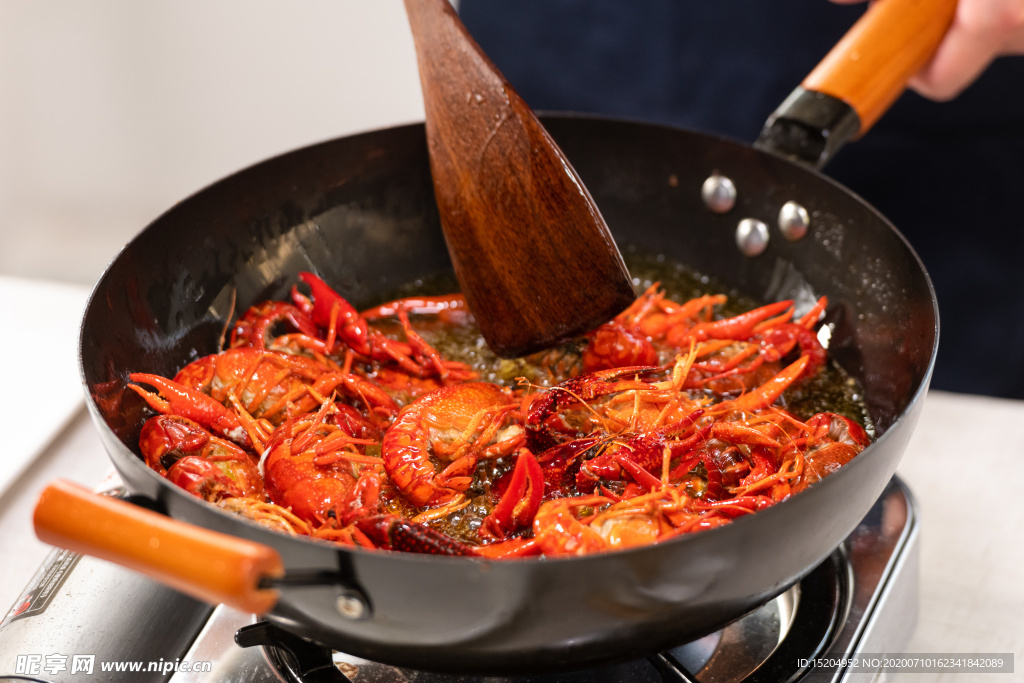 烹饪小龙虾过程