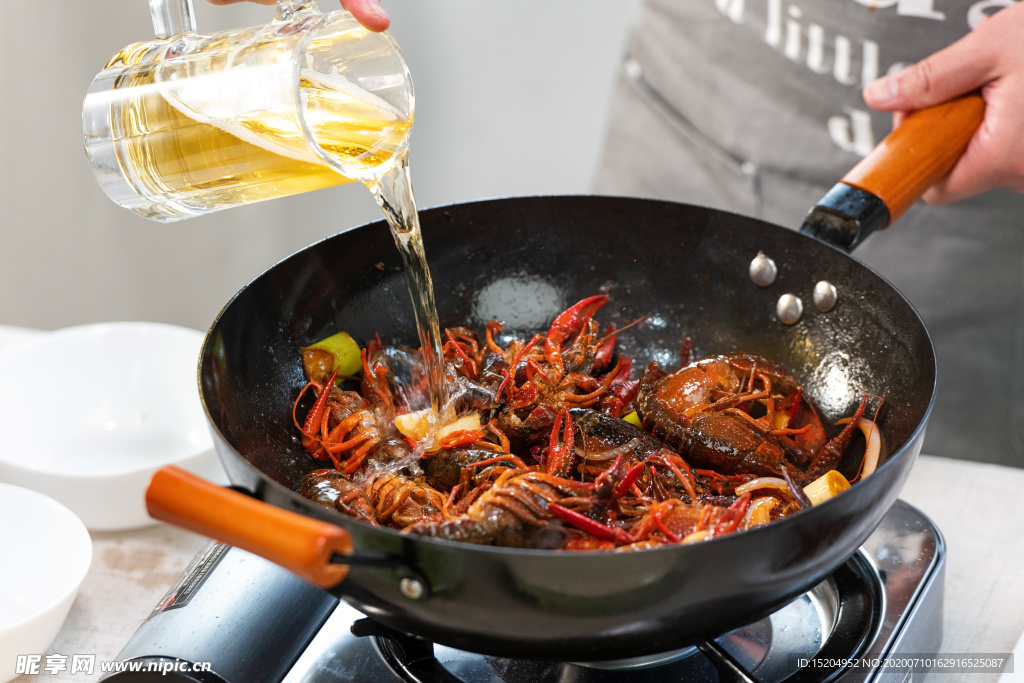 啤酒小龙虾烹饪过程