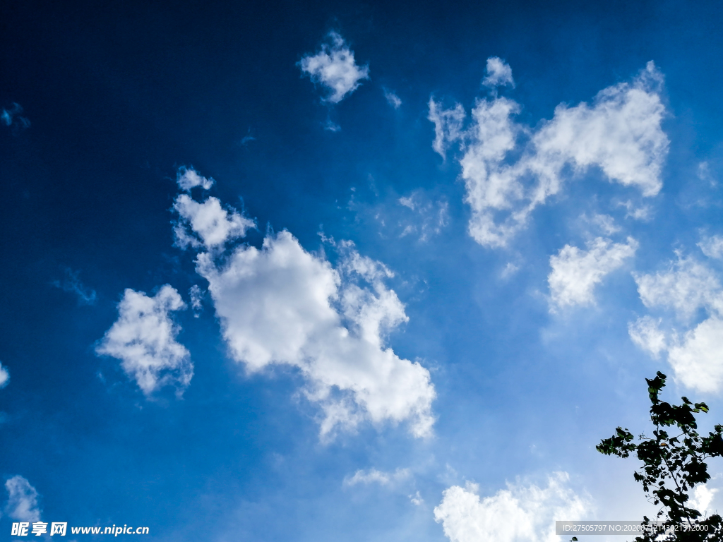 蓝天白云