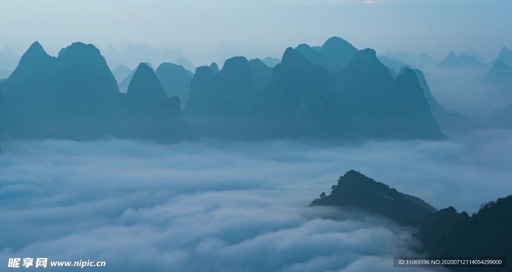 远山云雾巴山夜雨