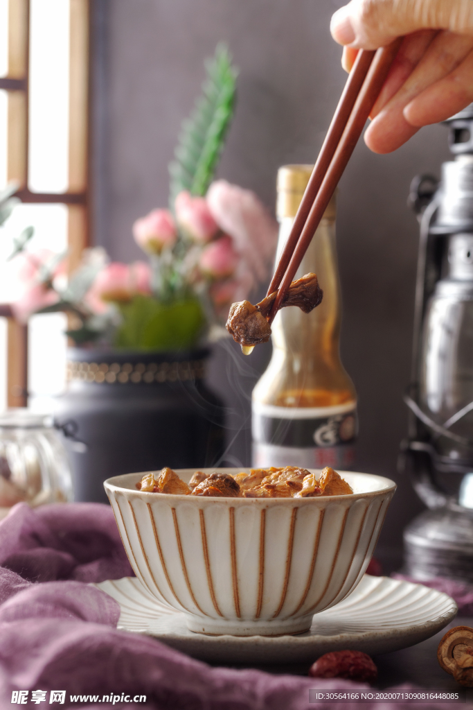 菌汤美食食材筷子背景素材