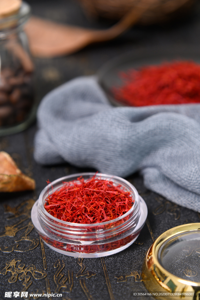 藏红花中药药材复古养生背景素材