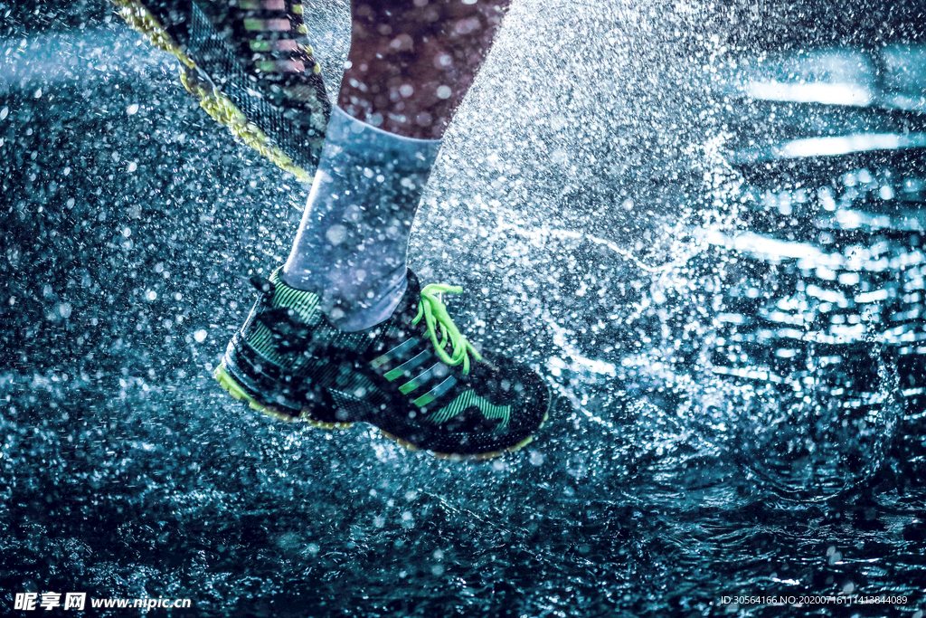 运动人物雨水水珠背景素材