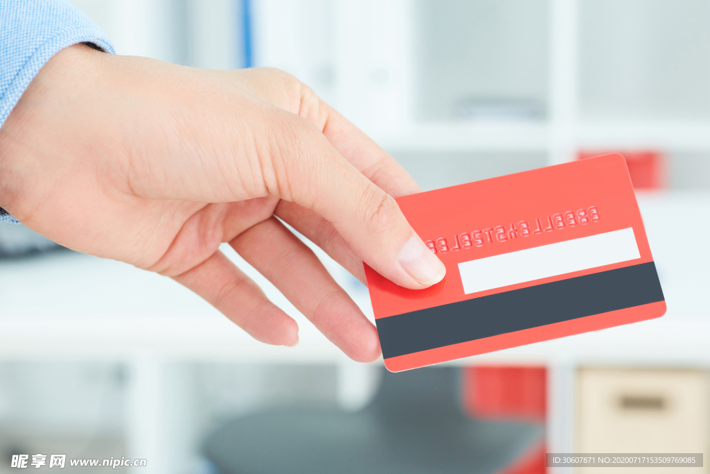 手持卡片