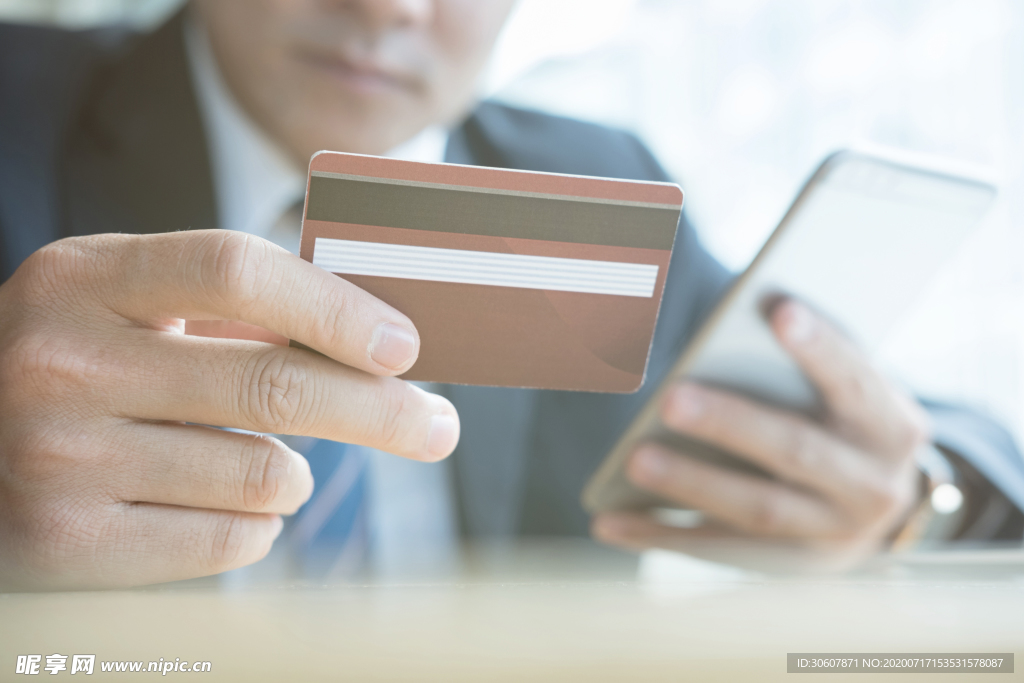 手持卡片