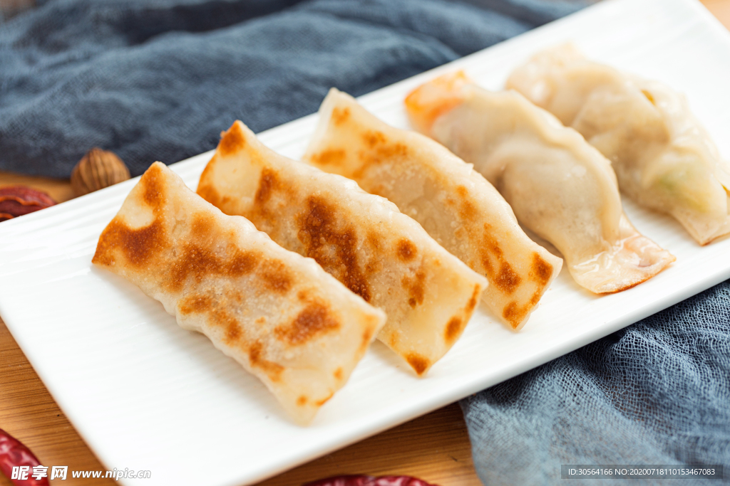 锅贴煎饺美食食材背景素材