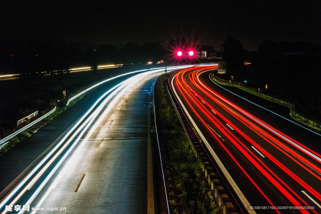 夜晚公路
