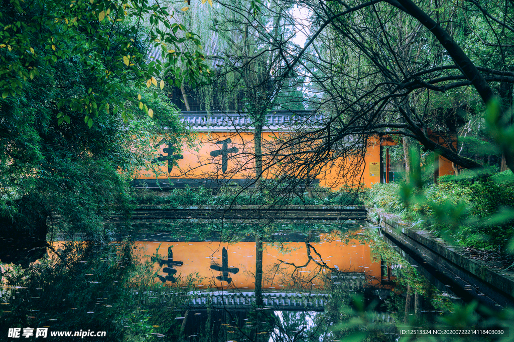重庆温泉千年古寺