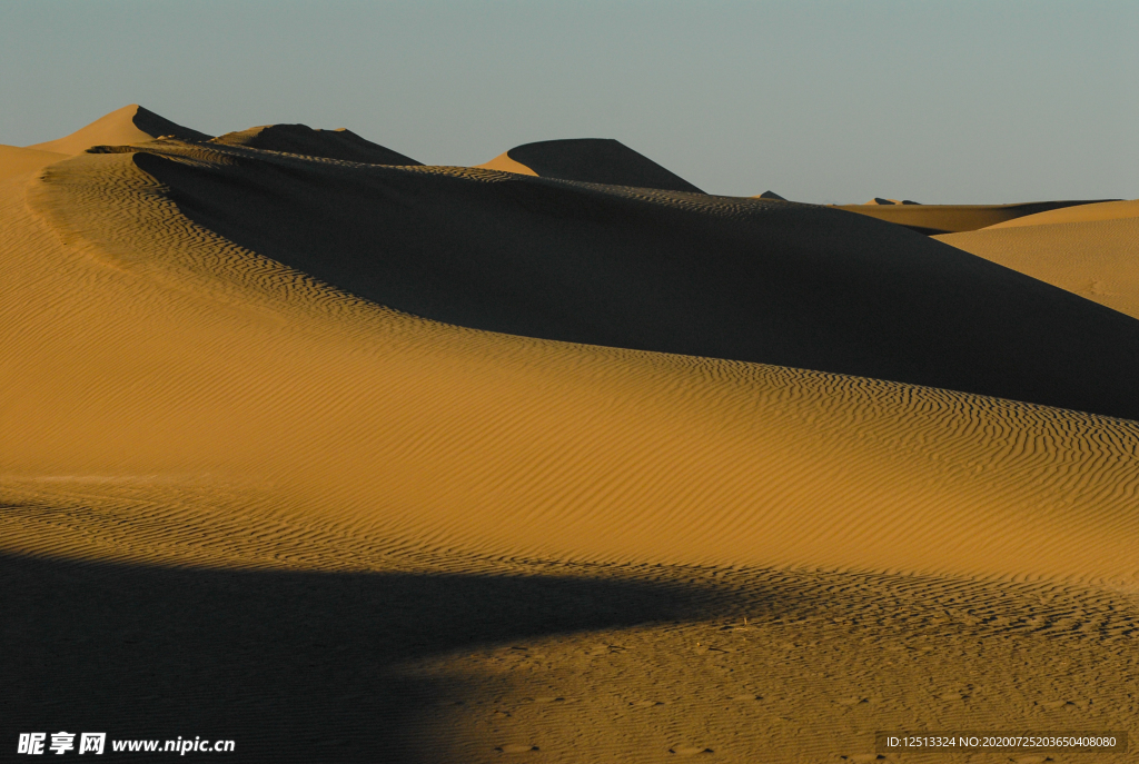 嘉峪关附近沙漠