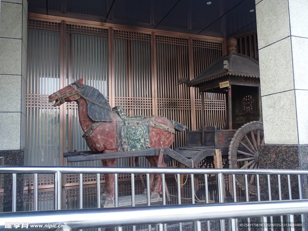 马车雕塑