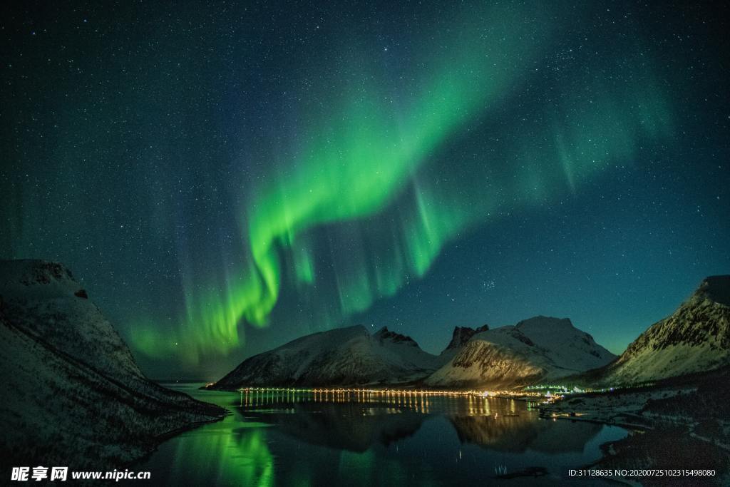 极光 山脉 河流