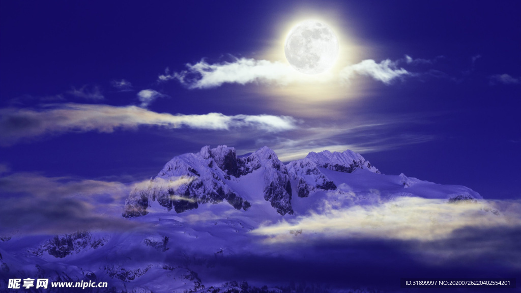 月球与雪山图片