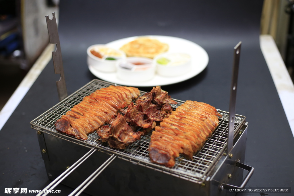 炭火烤小羊背