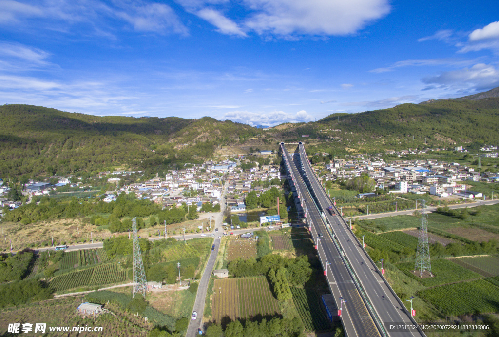 丽江雪山高速公路