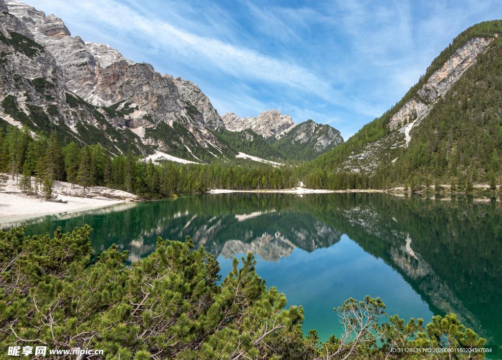 山脉 河水 天空