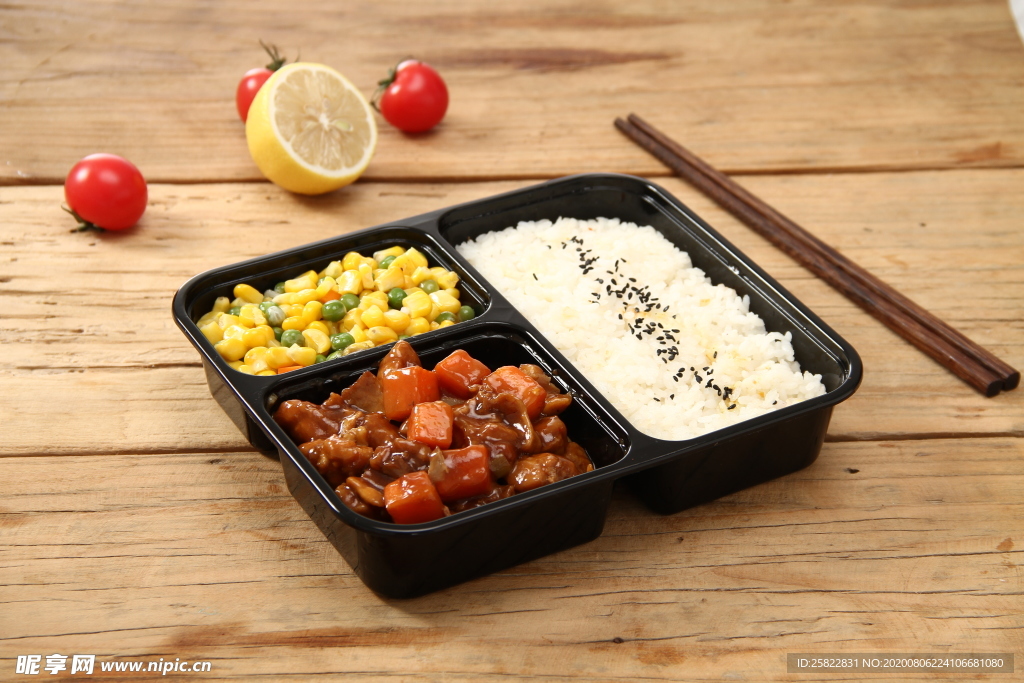 红烧牛肉套餐饭