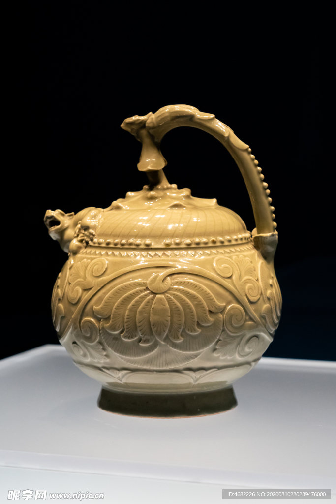 五代青釉提梁倒灌壶