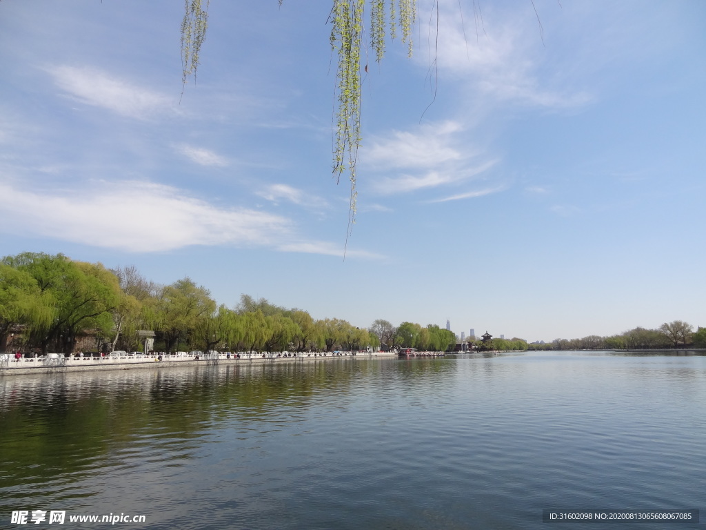 北京什刹海湖面