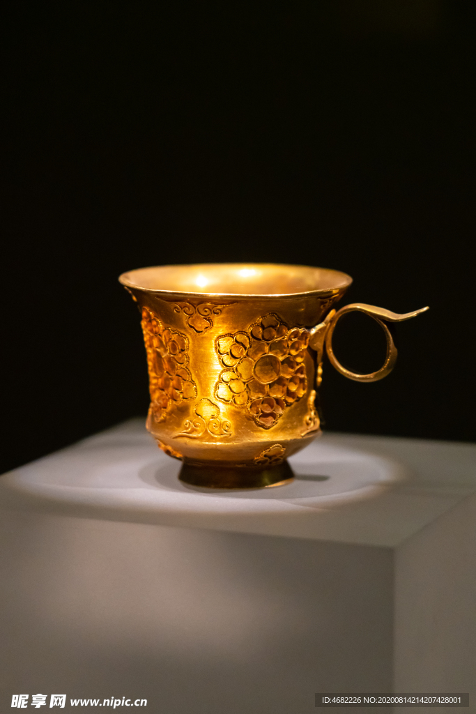 金筐宝钿团花纹金杯