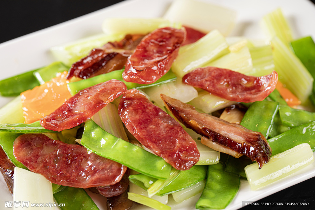 腊肠炒肉美食食材餐饮背景素材