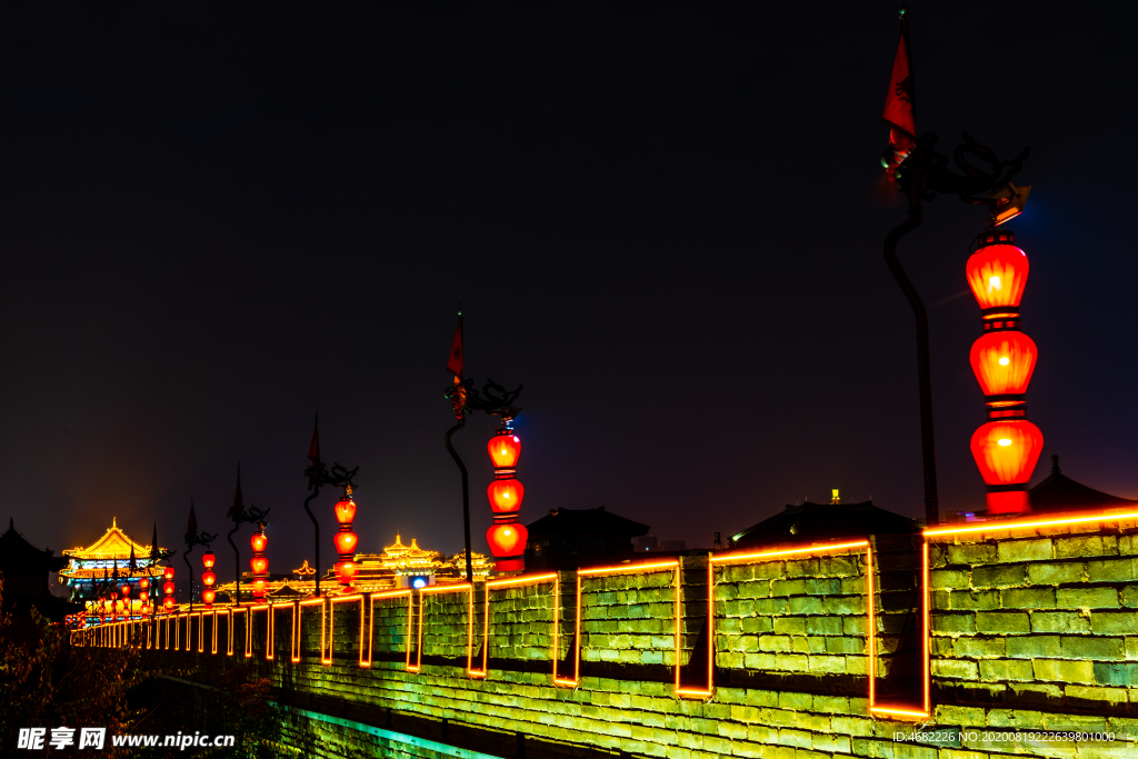 西安古城墙永宁门城墙垛口夜景