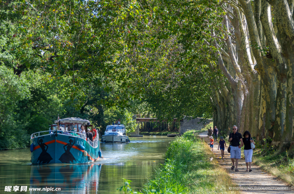 中世纪田园风景摄影图
