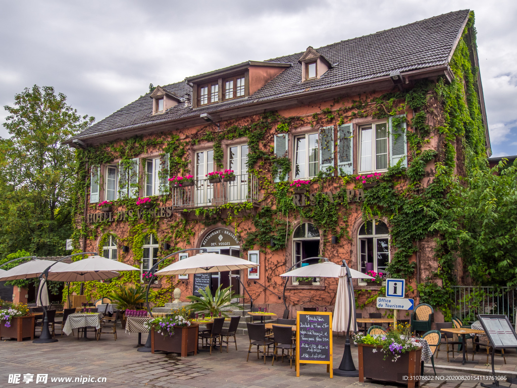 中世纪田园风景图