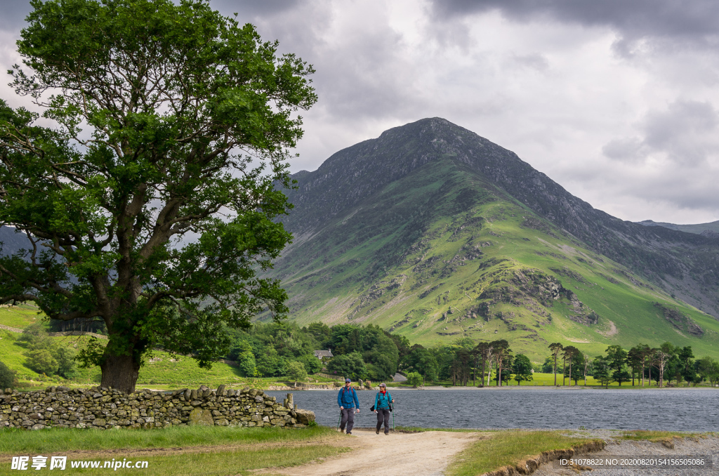 中世纪田园风景图