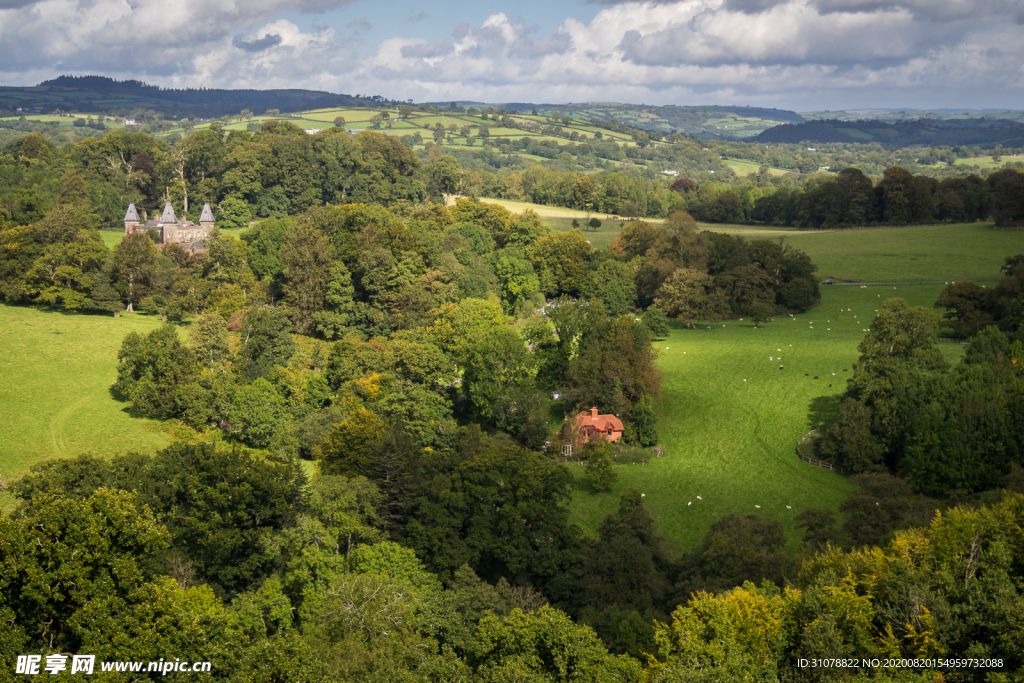 中世纪田园风景图