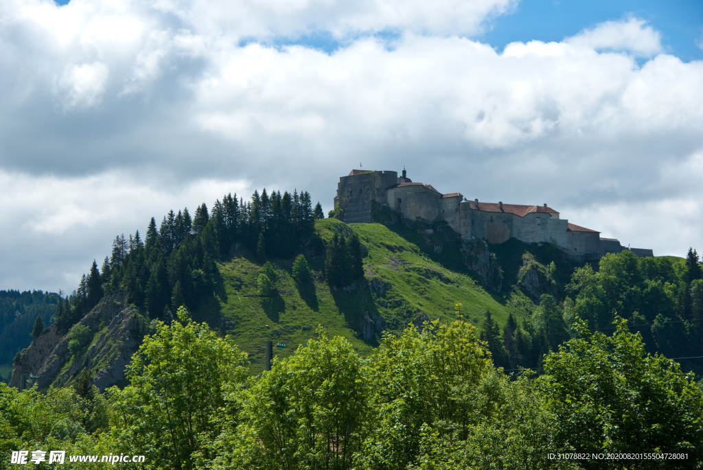 中世纪田园风景图