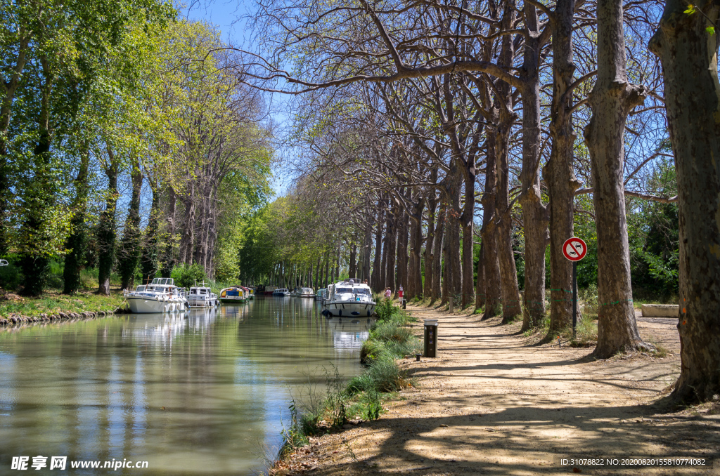 中世纪田园风景图
