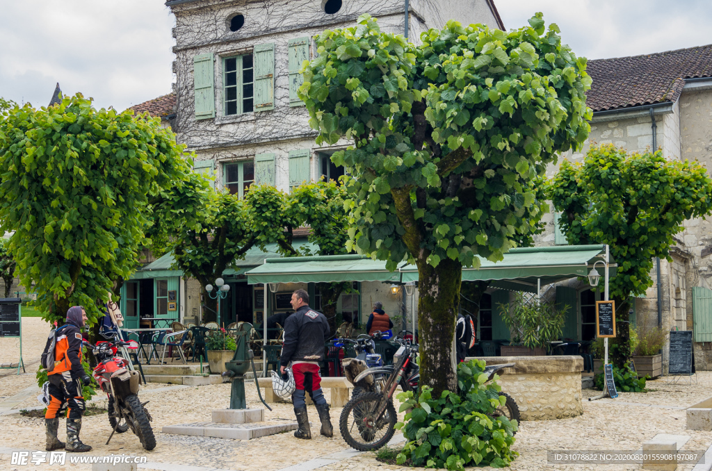 中世纪田园风景图