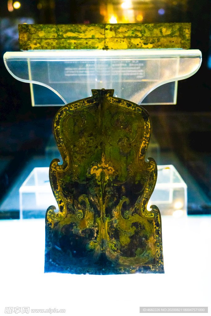 秦兵马俑大型彩绘铜车马铜盾