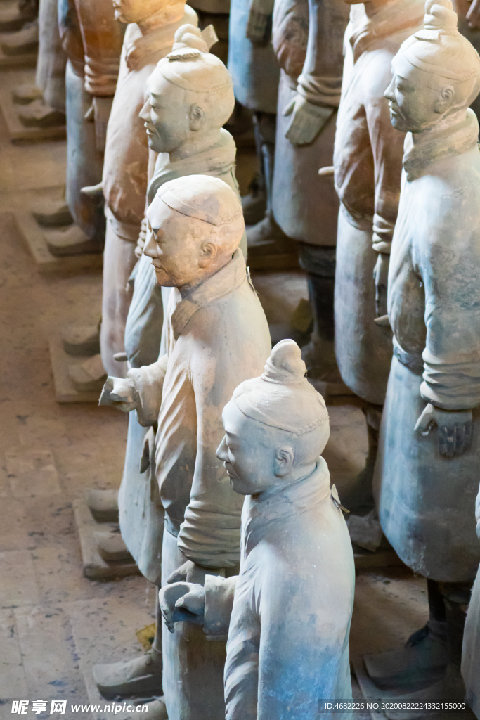 秦兵马俑一号坑遗址前排先锋特写