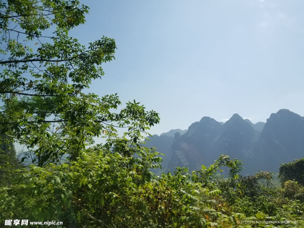 风景图片 山 蓝天白云