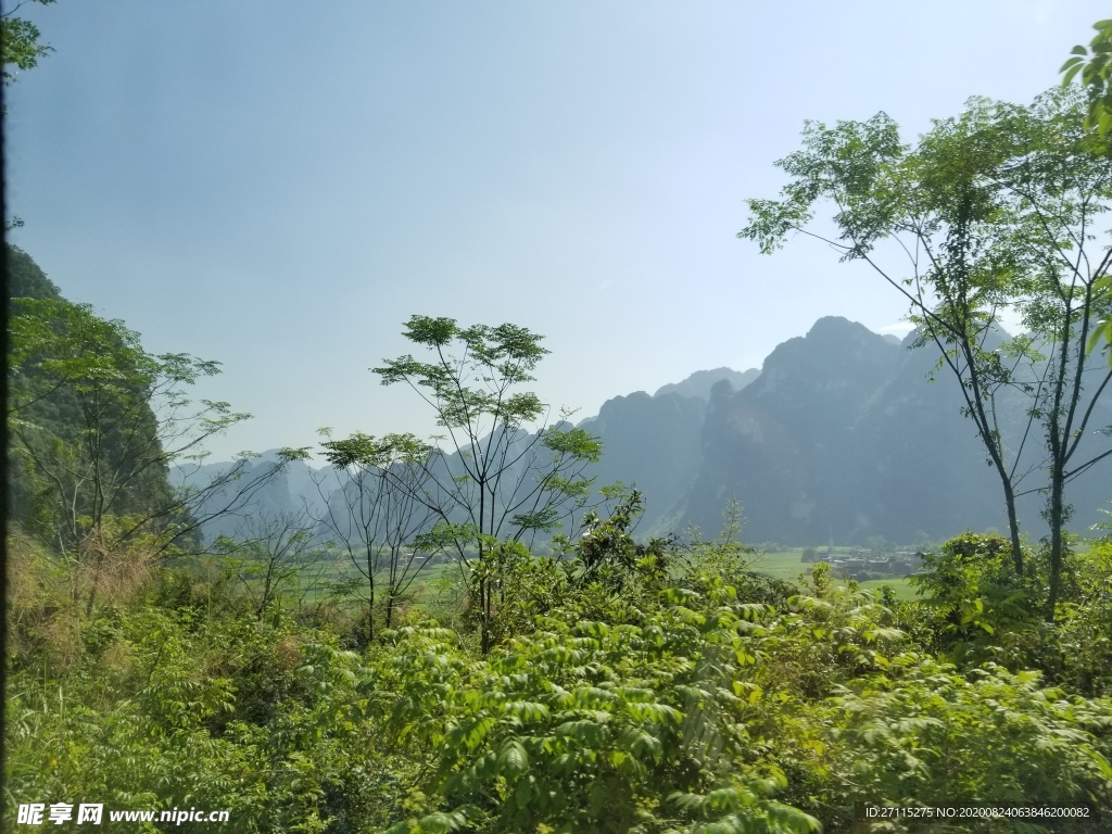 风景图片 山 蓝天白云