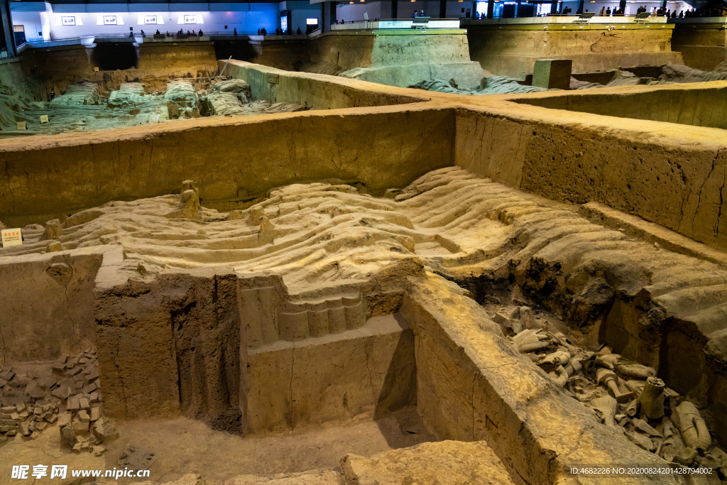 秦兵马俑二号坑遗址步骑车阵