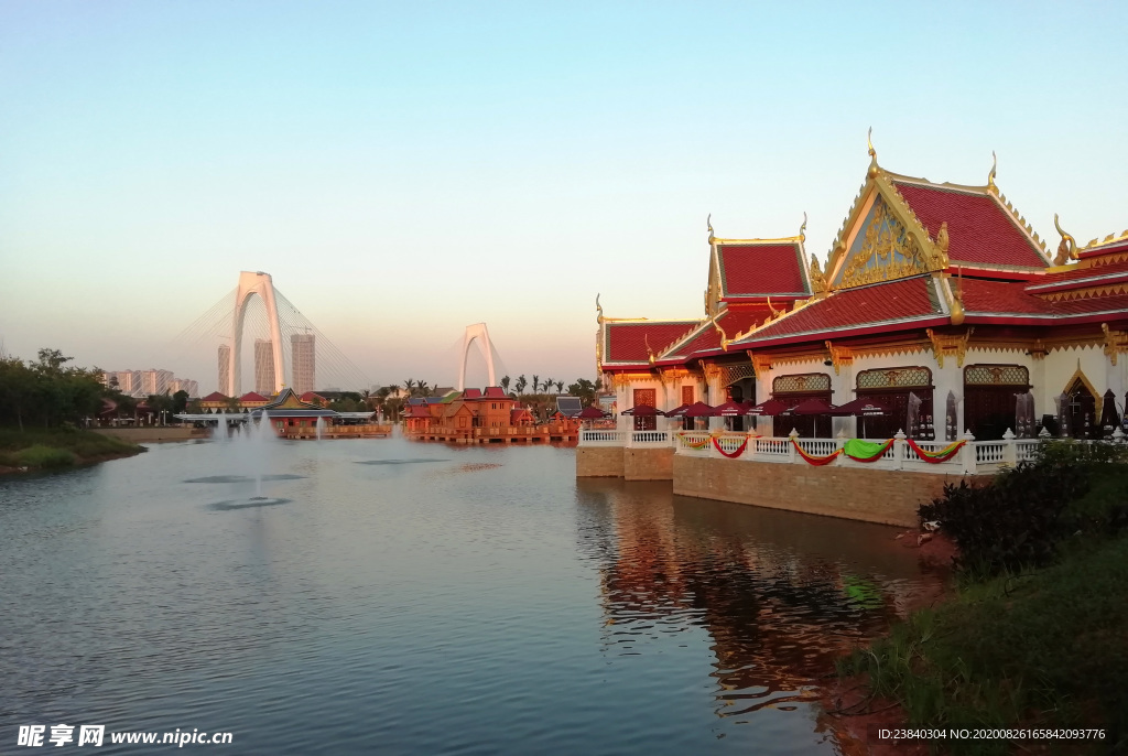 方特之江边房子