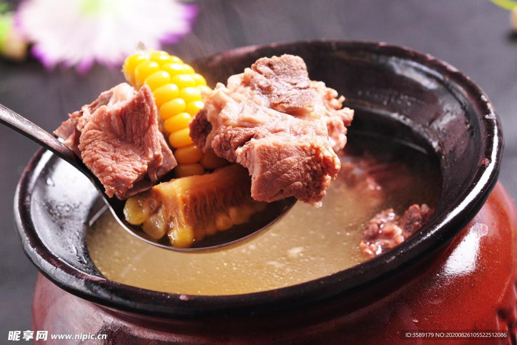 瓦罐玉米排骨汤