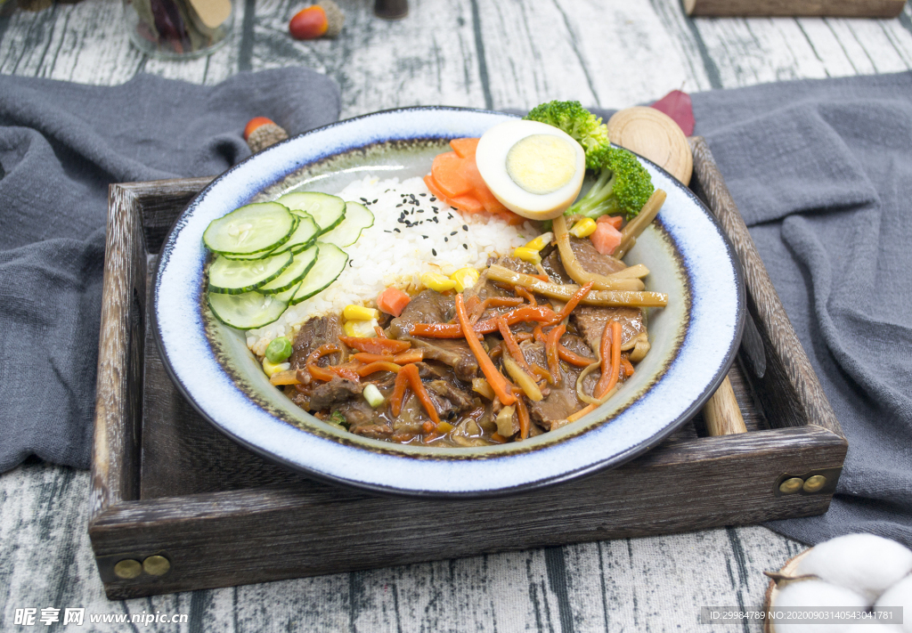 黑椒牛肉盖浇饭