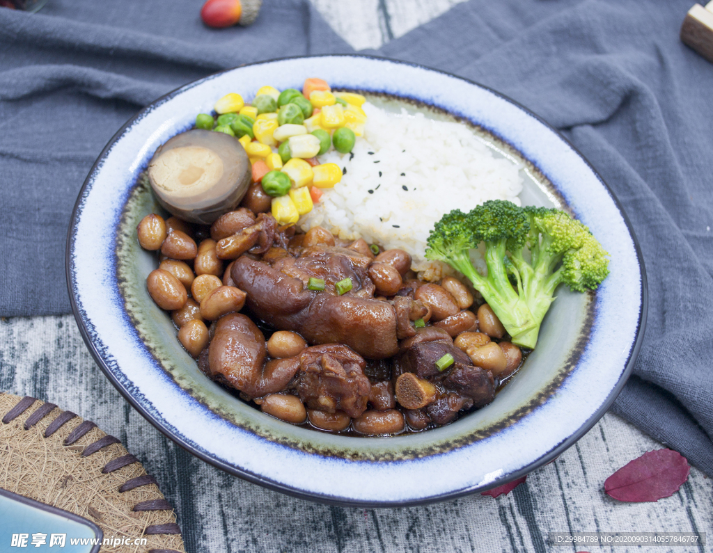 红焖猪蹄盖浇饭