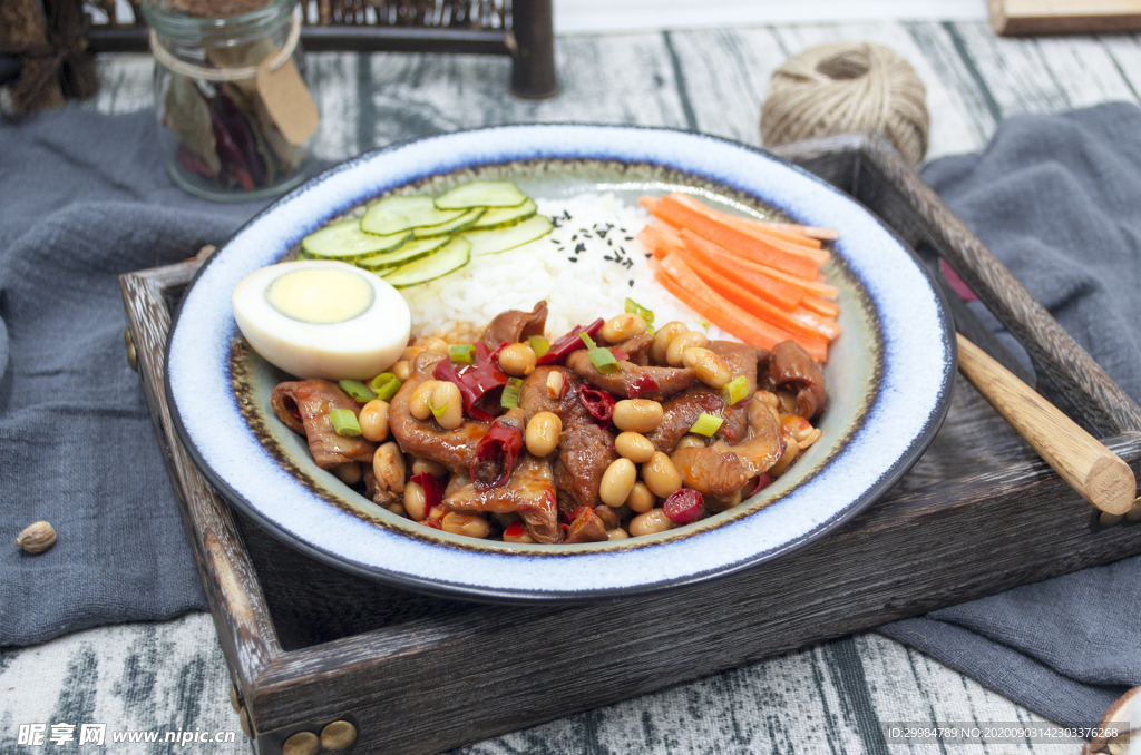 红烧肥肠盖浇饭